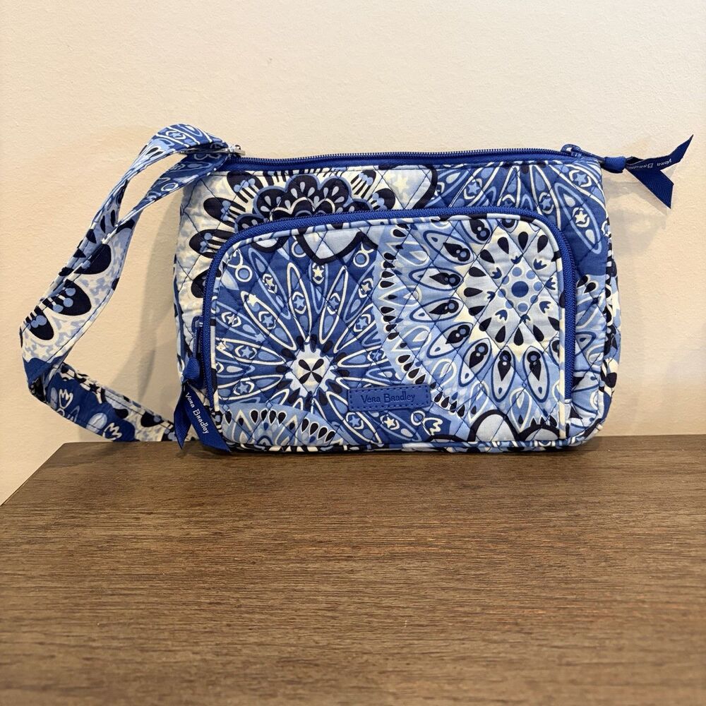 Vera Bradley Crossbody Blue Star Medallion Handbag Zipper Magnetic Retired